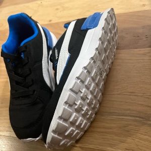 Puma boys sneakers size 1c great condition. Worn twice